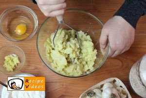 Garlic gnocchi with cheese sauce recipe, how to make Garlic gnocchi with cheese sauce step 1