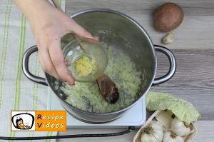 Savoy cabbage and frankfurter soup recipe, how to make Savoy cabbage and frankfurter soup step 1