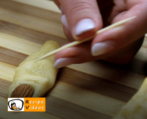Halloween witches' fingers recipe, how to make Halloween witches' fingers step 5