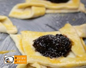 Puff pastry pockets filled with plum jam recipe, how to make Puff pastry pockets filled with plum jam step 5