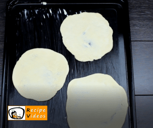 Scalloped mini pizza recipe, how to make Scalloped mini pizza step 1
